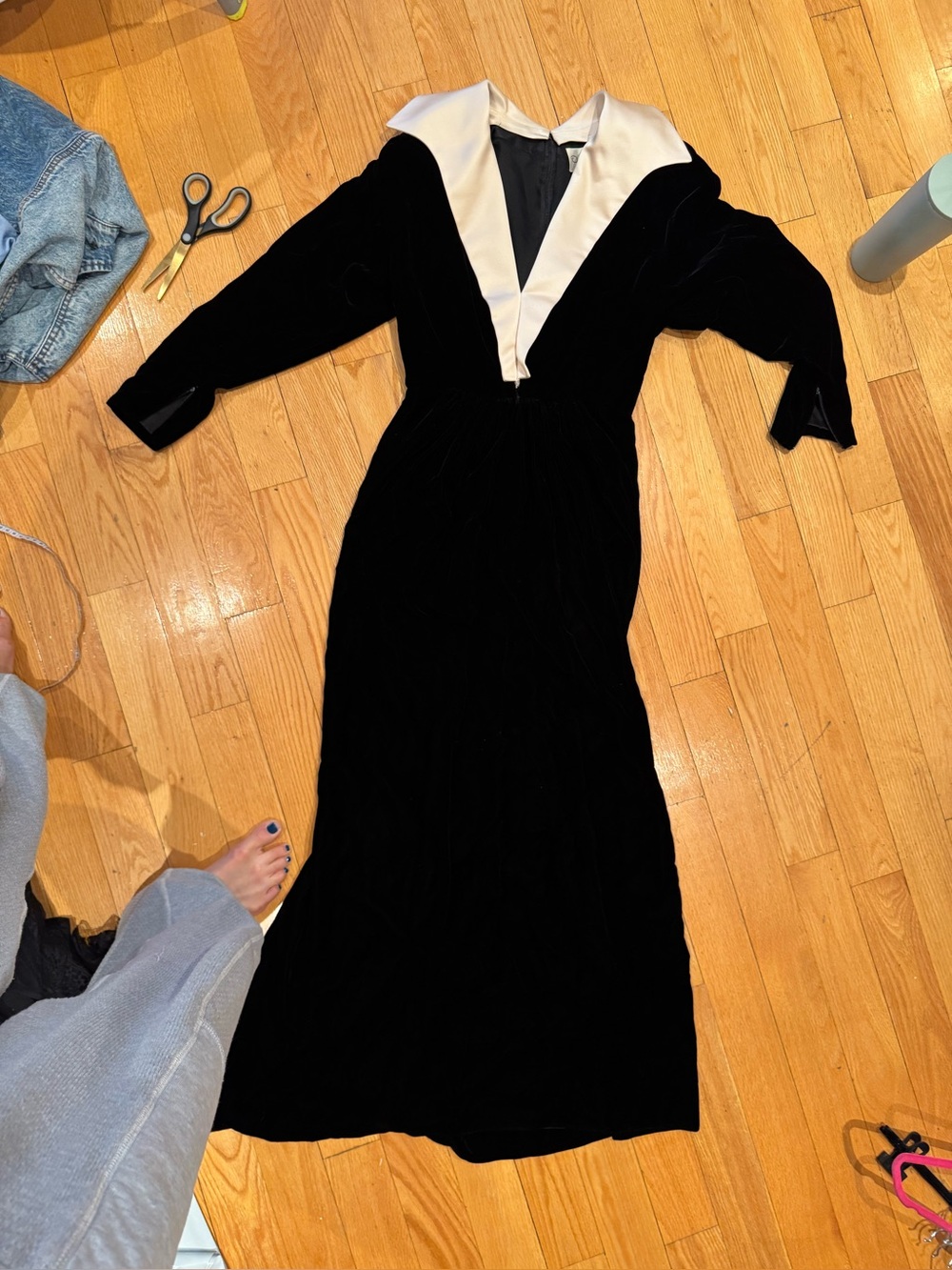 Vintage 1980s Oscar de la Renta ILGWU Union Made Black Velvet Evening Gown - Picture 10 of 16